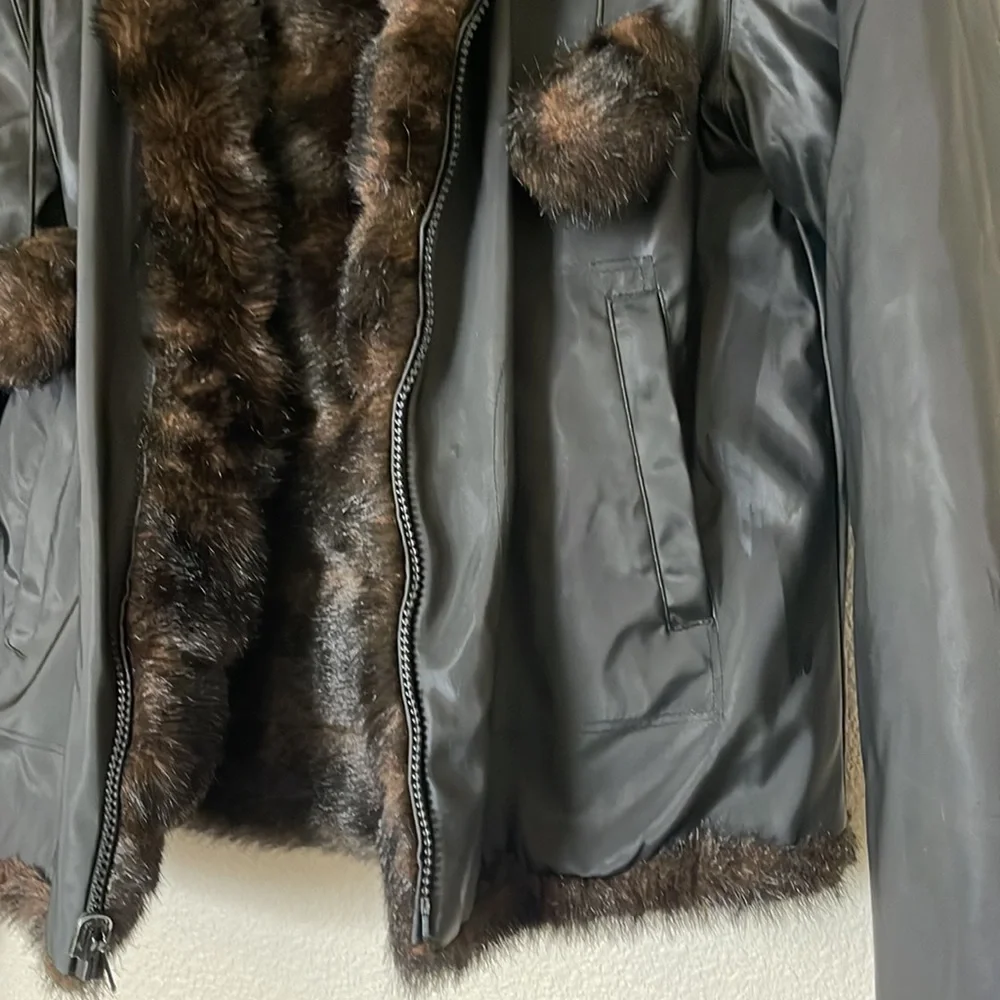 Beautiful Pleated Faux Fur Reversible Coat Size M - Picture 9 of 11